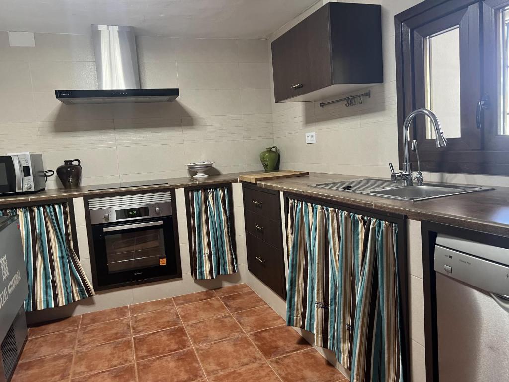 Kuchnia lub aneks kuchenny w obiekcie Alojamiento Rural Cortijo Alameda, Las Lagunillas