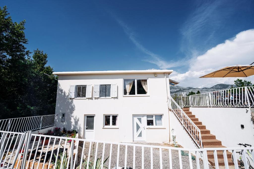Budova, kde se apartmán nachází