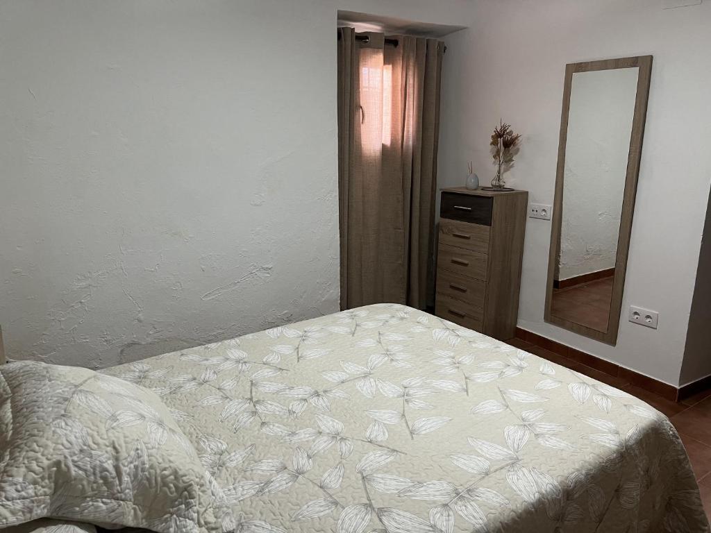 Łóżko lub łóżka w pokoju w obiekcie Alojamiento Rural Cortijo Alameda, Las Lagunillas