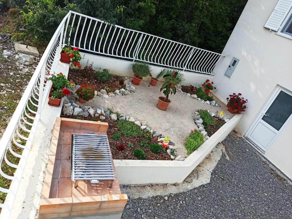 Zahrada ubytování Green Hill Apartment
