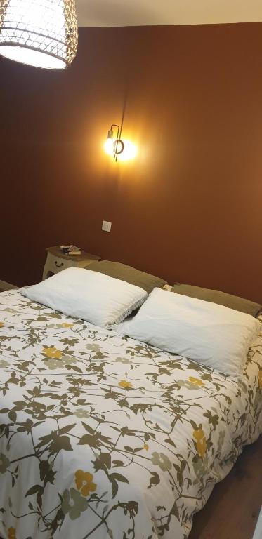 a bedroom with a bed with a floral comforter at Villa T4 avec piscine in Lucciana