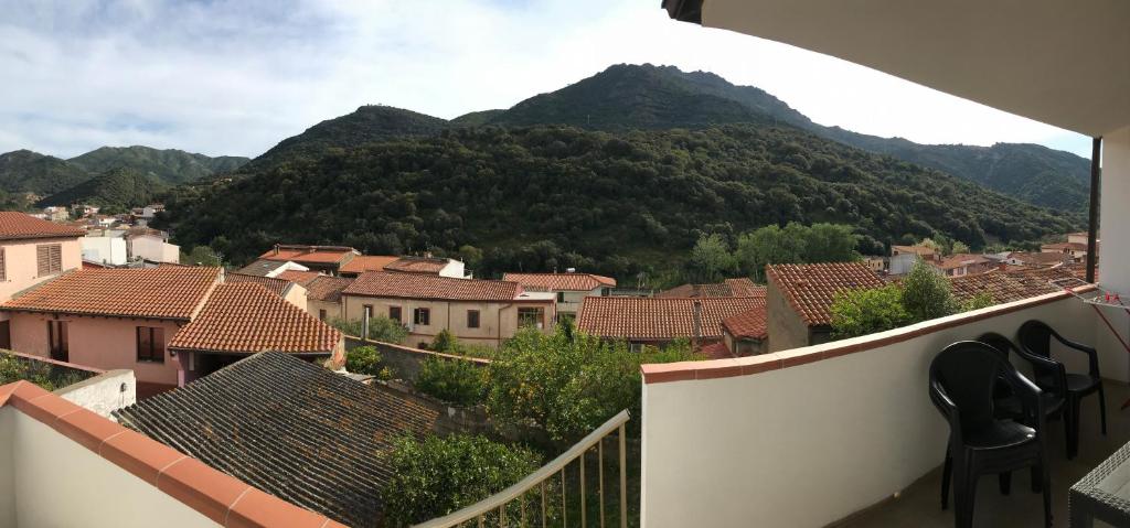 A general mountain view or a mountain view taken from the holiday home