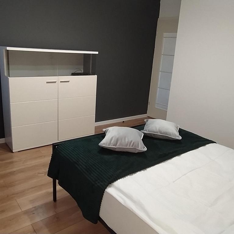 Posteľ alebo postele v izbe v ubytovaní Apartament Aksamitny