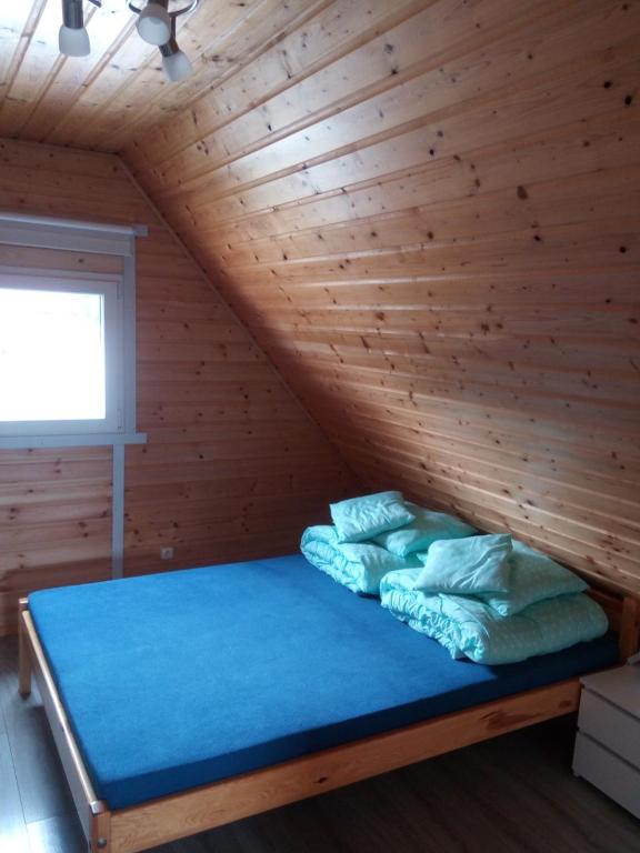Postel nebo postele na pokoji v ubytování Domek letniskowy