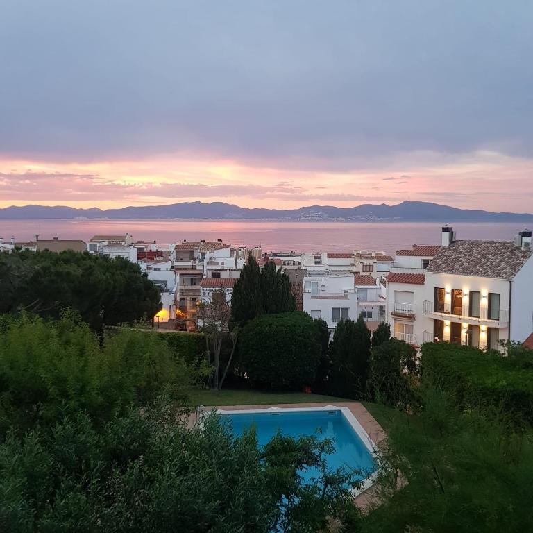 L'Escala Vista Mar - Two-Bedroom Apartment
