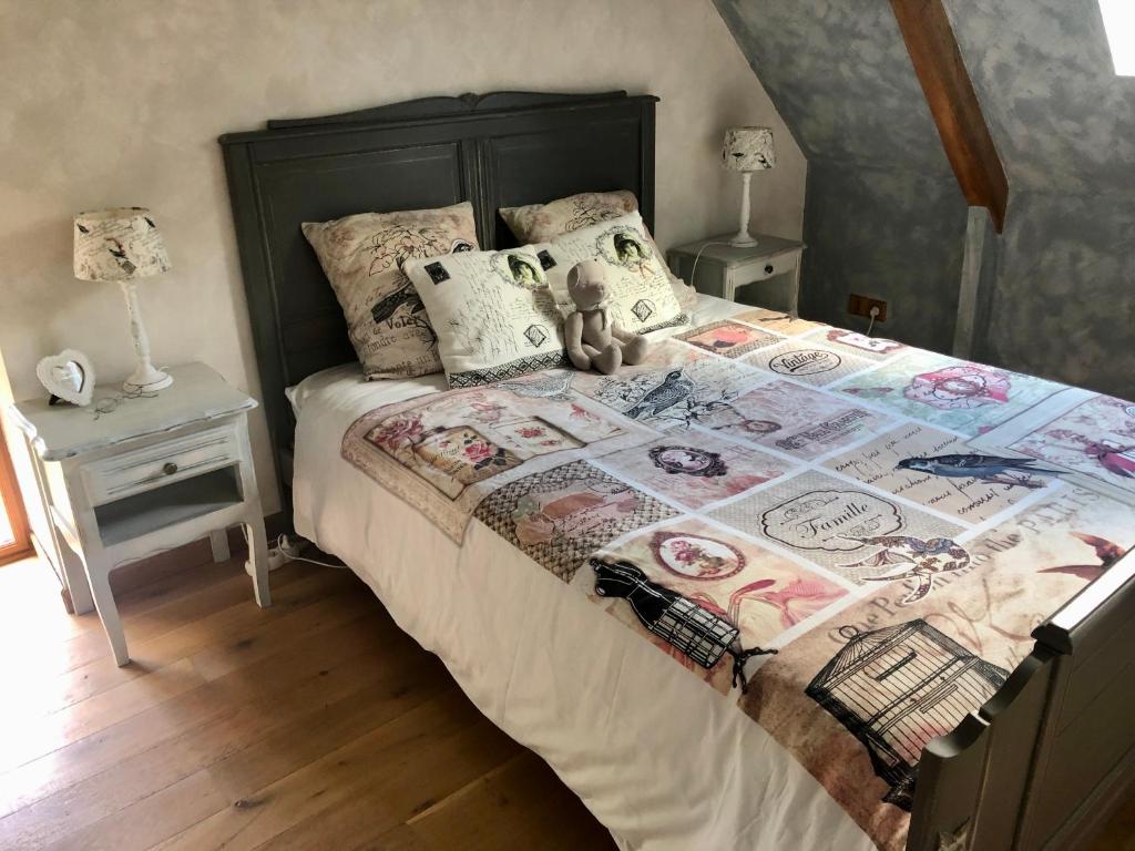 Кровать или кровати в номере Chambre double avec SDB privée au milieu des champs
