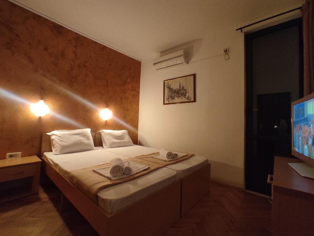 Apartments Mare Budva - Apartment With Terrace