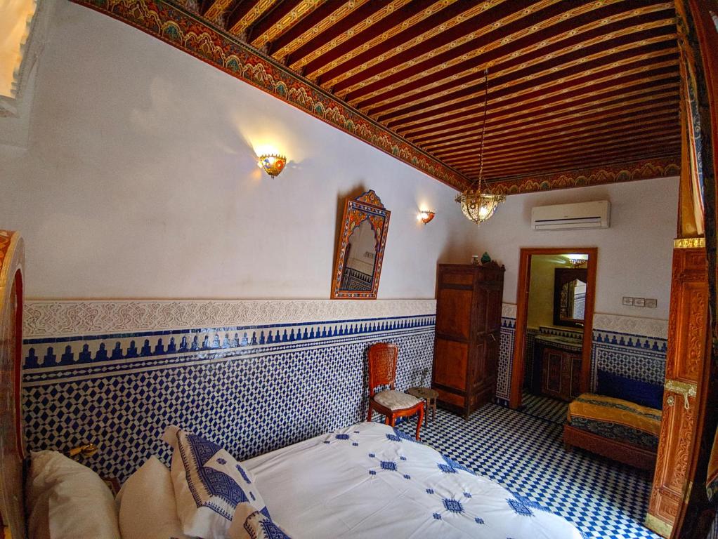 Postel nebo postele na pokoji v ubytování Riad Fès Center