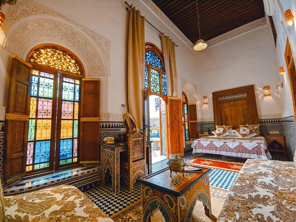 Postel nebo postele na pokoji v ubytování Riad Fès Center