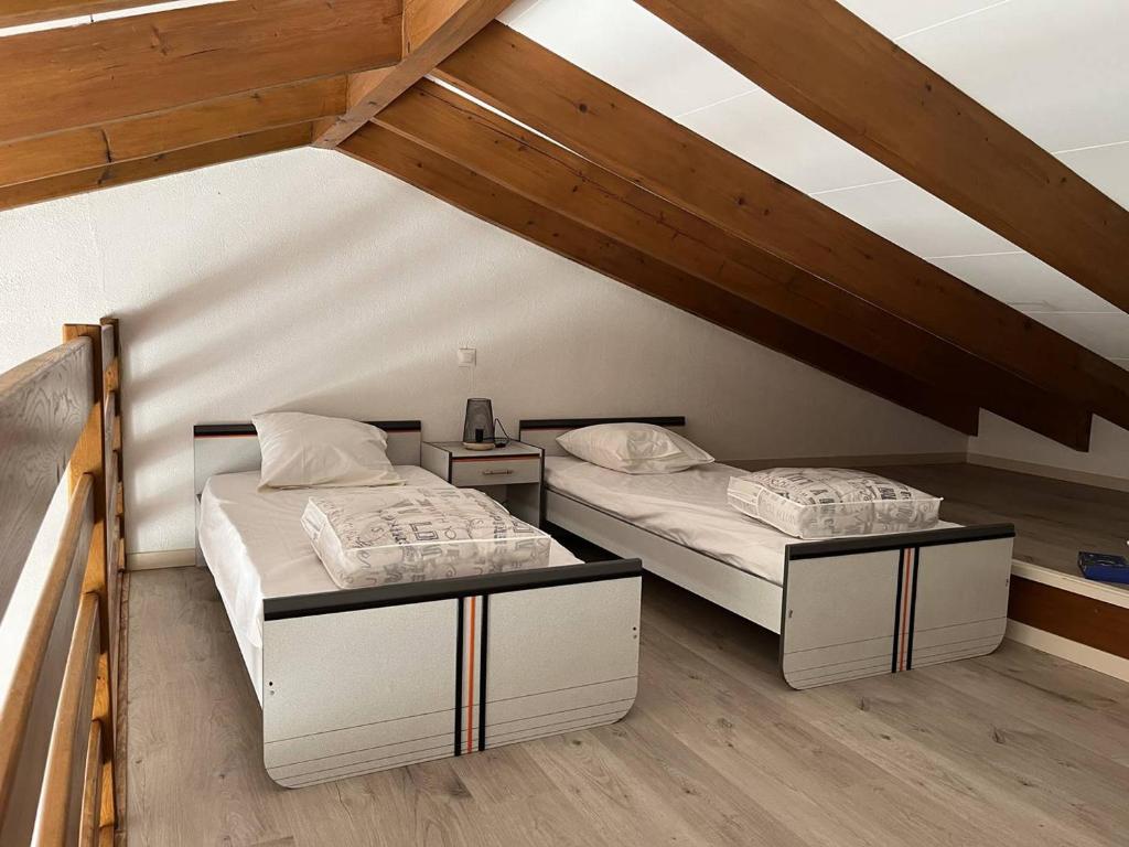 Posteľ alebo postele v izbe v ubytovaní Maison rénovée 4 couchages à 350m de la plage avec jardinet et parking privé - FR-1-246A-129