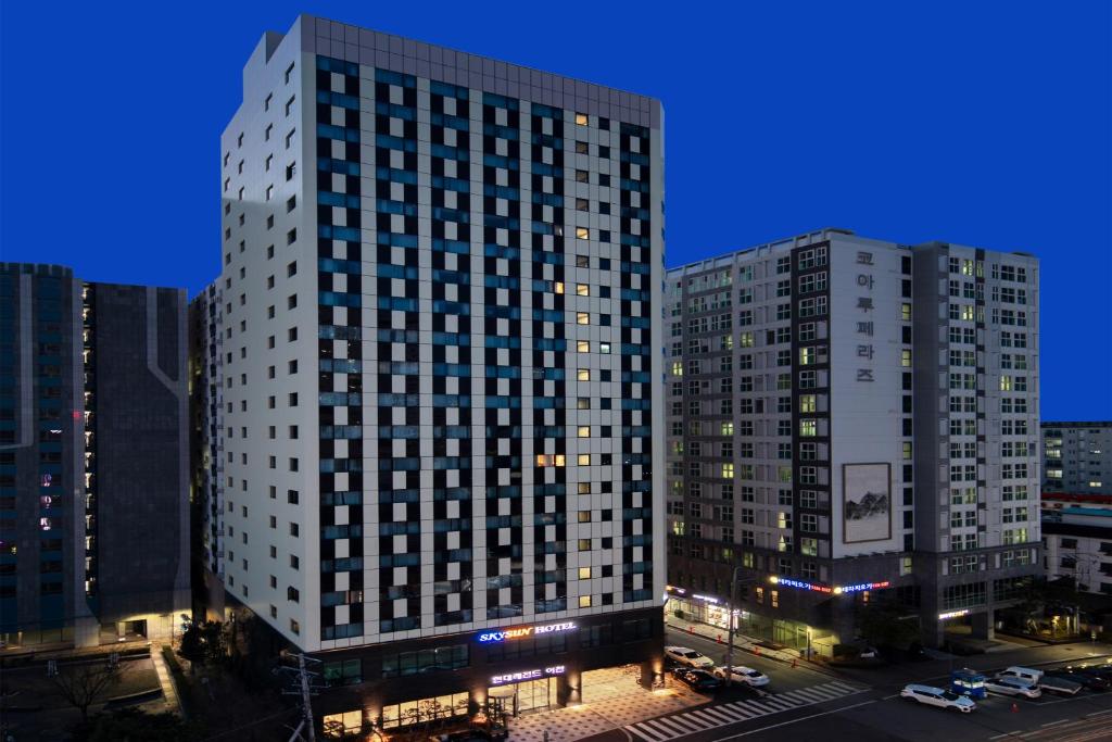 a tall building in a city at night at Icheon Skysun Hotel in Icheon