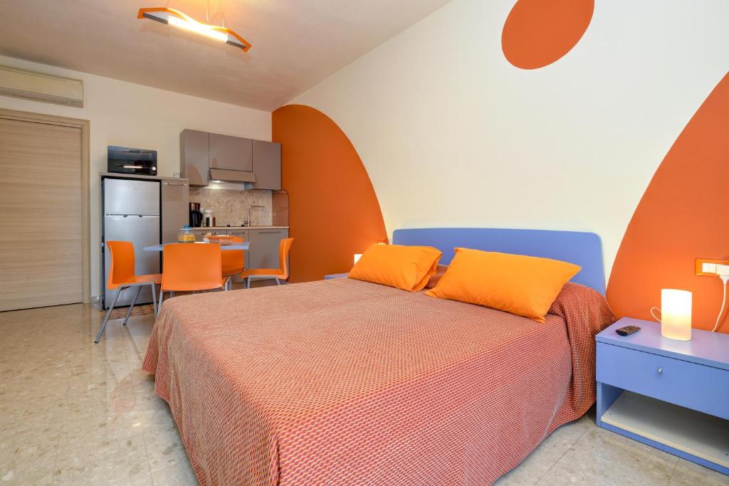 Łóżko lub łóżka w pokoju w obiekcie La Forgia Apartments