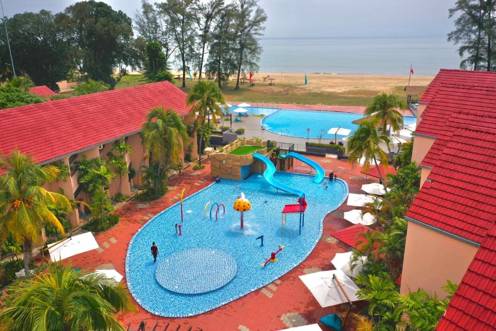 View ng pool sa Holiday Villa Beach Resort Cherating o sa malapit
