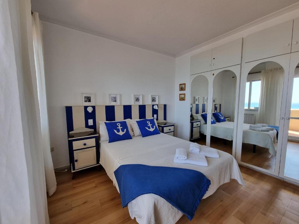 Posteľ alebo postele v izbe v ubytovaní G&G Benalbeach Bil Bil Views