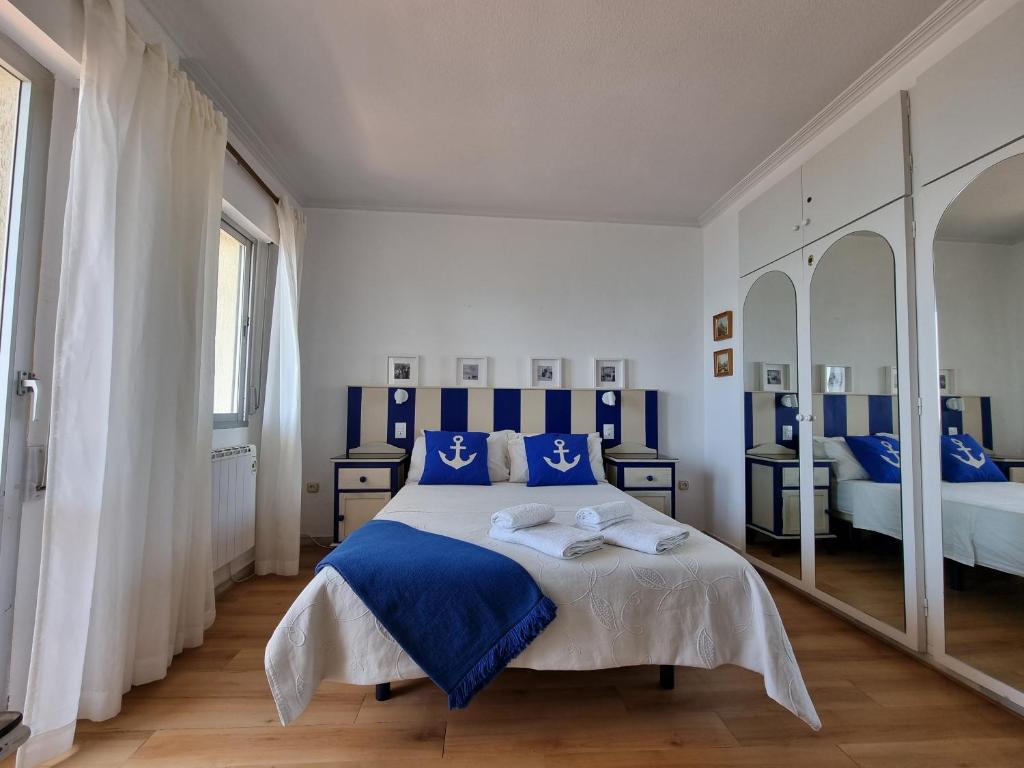 Posteľ alebo postele v izbe v ubytovaní G&G Benalbeach Bil Bil Views