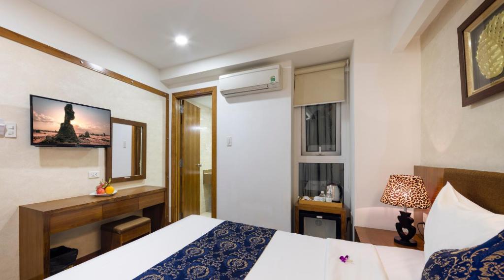 Postel nebo postele na pokoji v ubytování Saphia Hotel Nha Trang