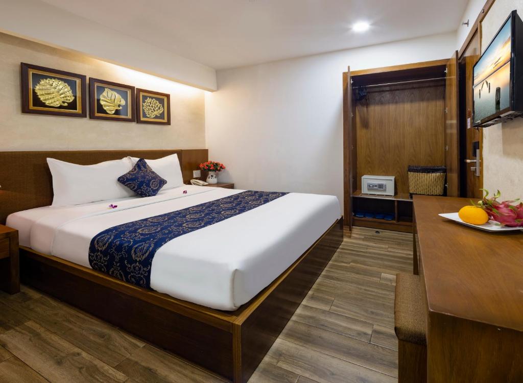 Postel nebo postele na pokoji v ubytování Saphia Hotel Nha Trang