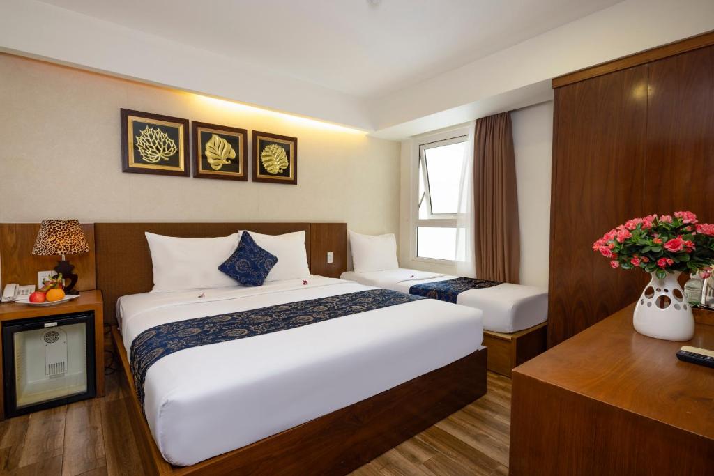 Postel nebo postele na pokoji v ubytování Saphia Hotel Nha Trang