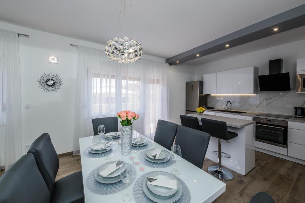Kuchyňa alebo kuchynka v ubytovaní Luxury Apartment Maris