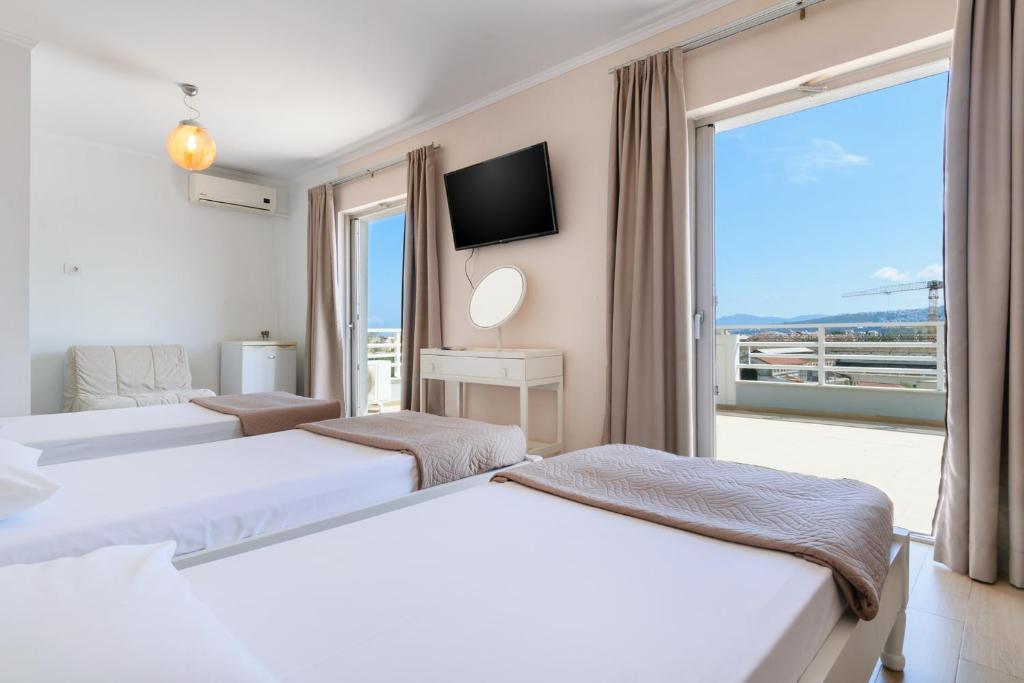 Postel nebo postele na pokoji v ubytování Archontiki City Hotel
