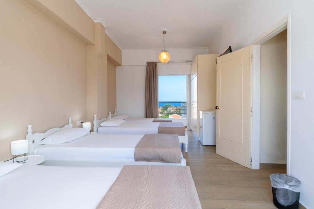 Postel nebo postele na pokoji v ubytování Archontiki City Hotel