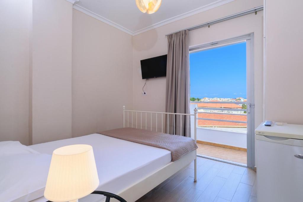 Postel nebo postele na pokoji v ubytování Archontiki City Hotel