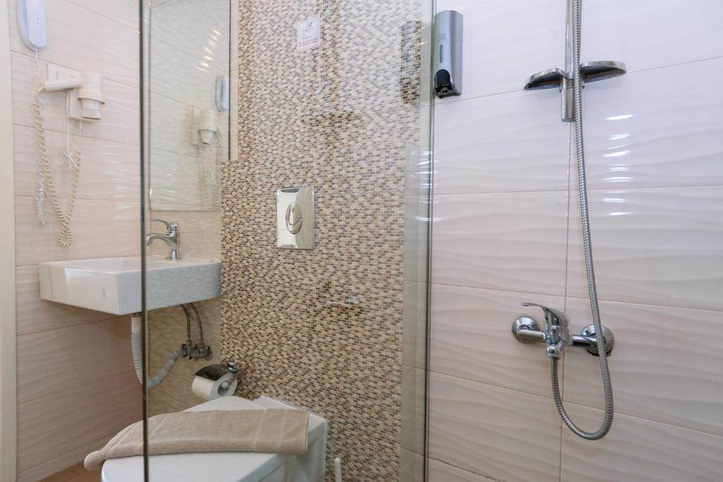 Koupelna v ubytování Archontiki City Hotel