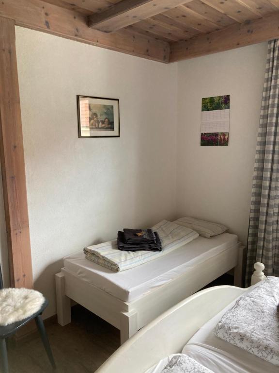 Postel nebo postele na pokoji v ubytování Bei uns im Allgäu - Ferienwohnungen zum Wohlfühlen