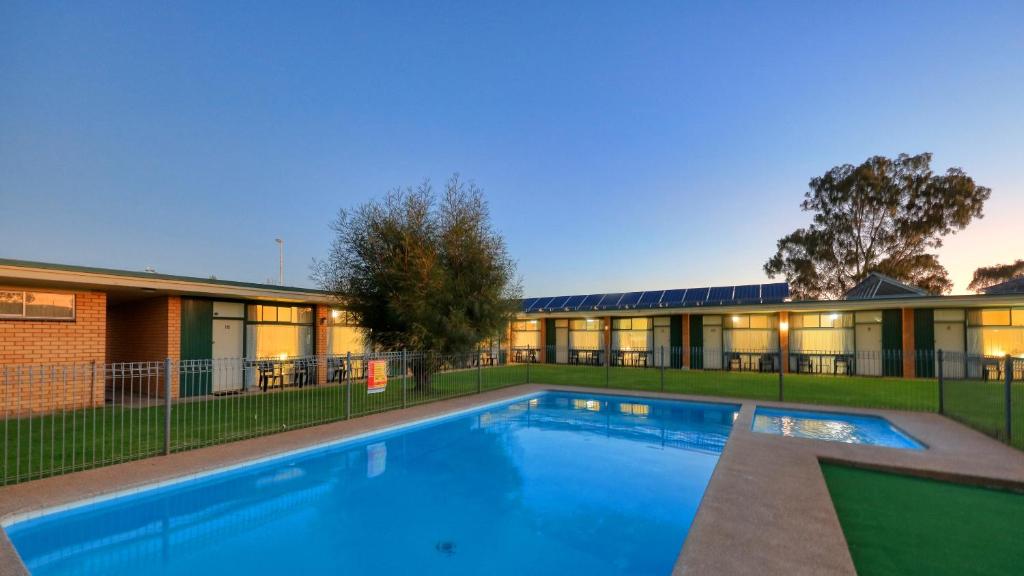 a swimming pool in front of a building at Junee Motor Inn in Junee