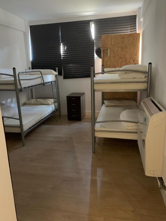 Postel nebo postele na pokoji v ubytování Bilbao Central Rooms