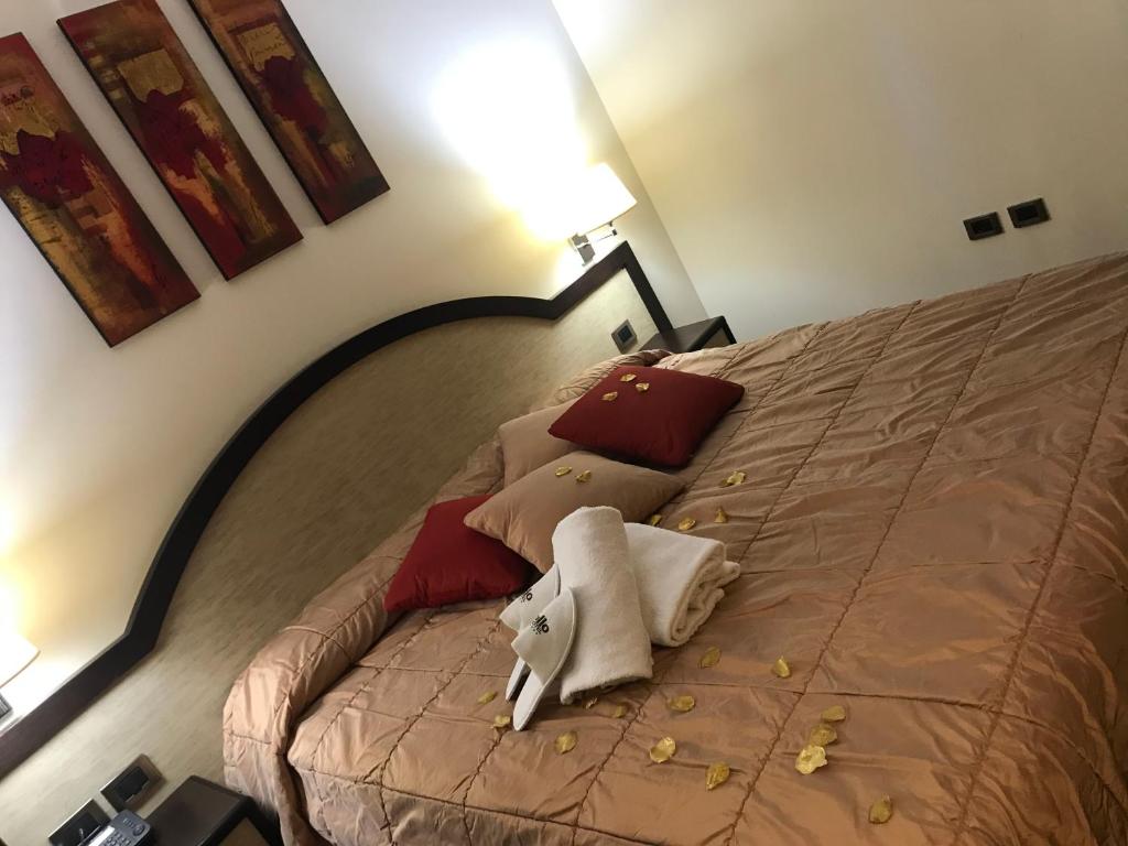 Ένα ή περισσότερα κρεβάτια σε δωμάτιο στο Gullo Hotel