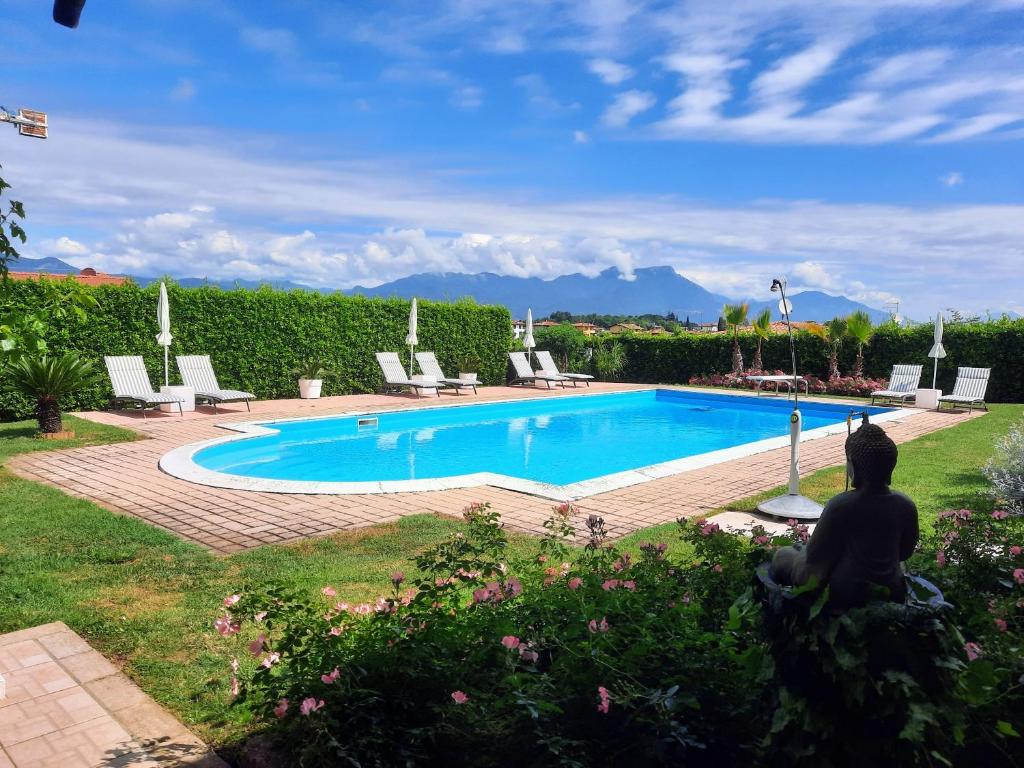 Bazén v ubytování B&B Villa Fiorini nebo v jeho okolí