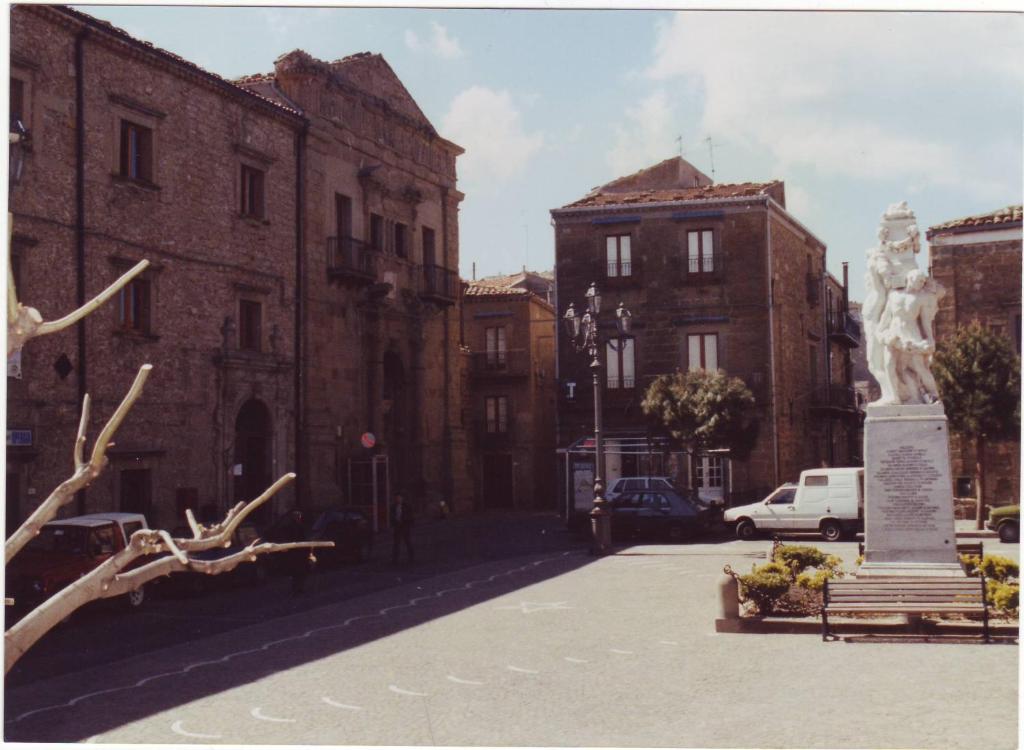 The surrounding neighborhood or a neighborhood close to the homestay