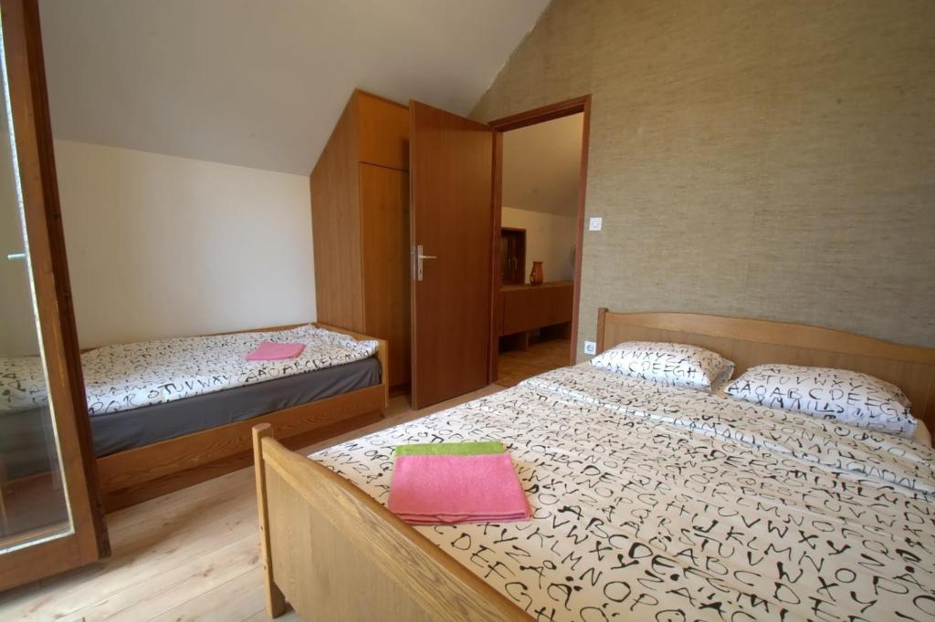a small bedroom with two beds and a mirror at kuća za odmor Anić in Pirovac