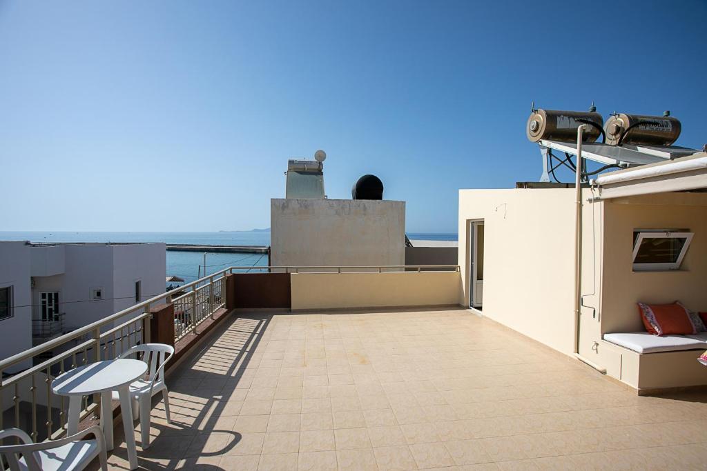 Balkón nebo terasa v ubytování Rania Apartment Roof Terrace Sea View