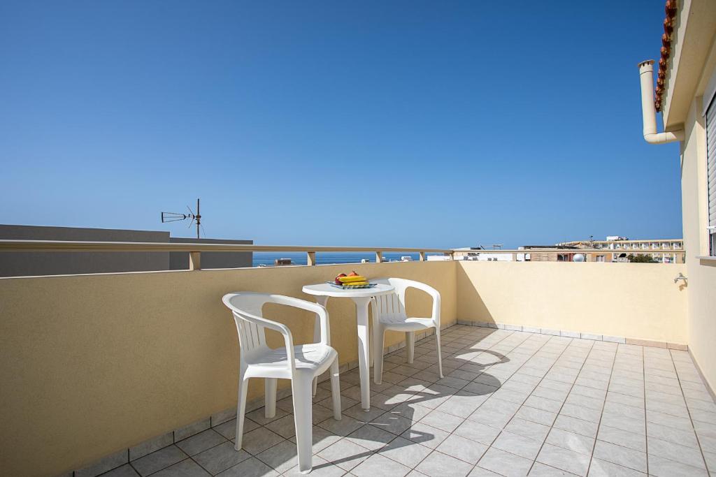 Balkón nebo terasa v ubytování Rania Apartment Roof Terrace Sea View