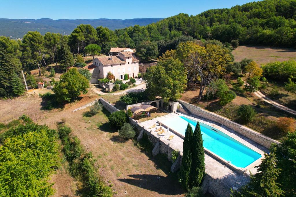 an aerial view of an estate with a swimming pool at Domaine de Saint Pons in Villars