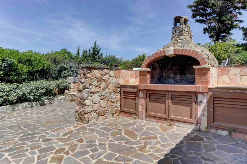 an outdoor pizza oven in a stone building at VILLA MARIA - CAPO D'ORSO - HOME and MORE in Palau