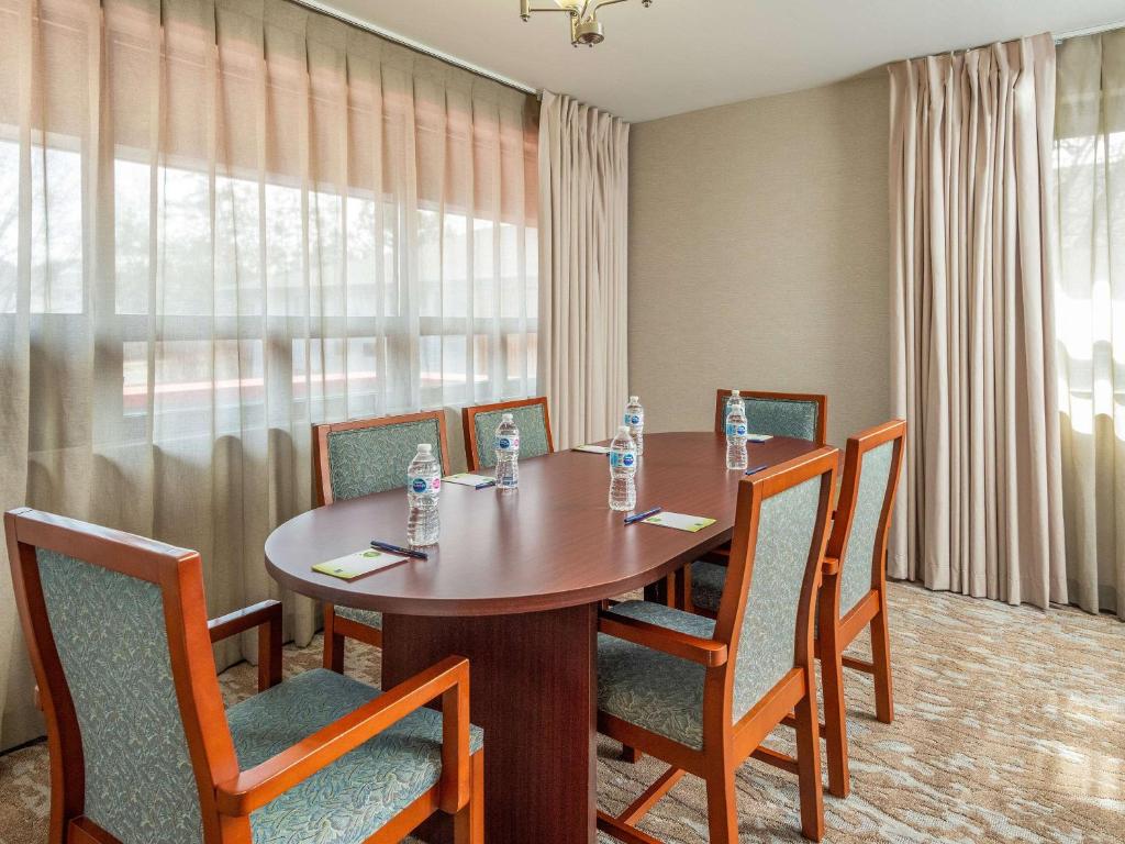 Comfort Inn West - Resim 38