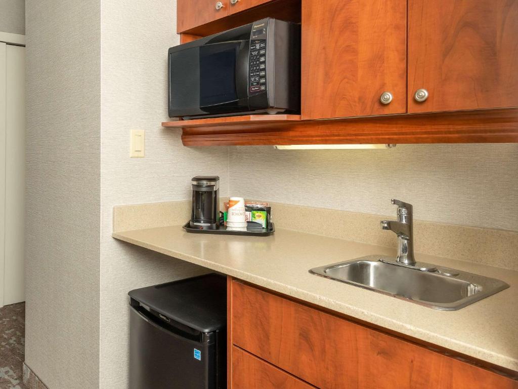 Comfort Inn West - Resim 40