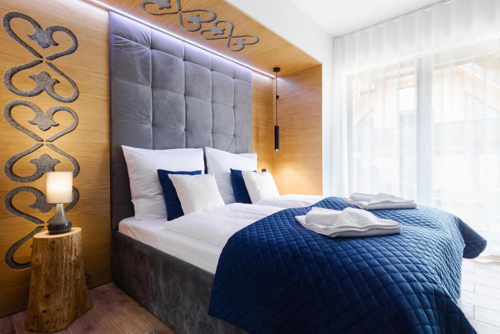 Posteľ alebo postele v izbe v ubytovaní Apartamenty Modrzejewskiej Zakopane