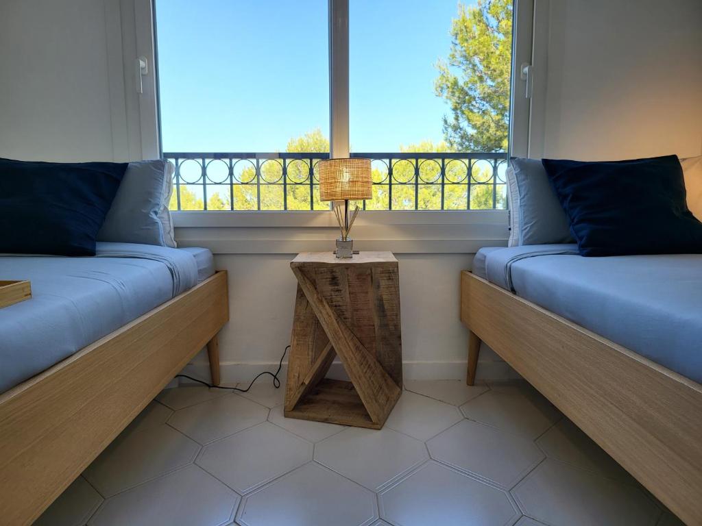 Posedenie v ubytovaní Open plan modern apartment with sea views in Miraflores, Mijas Costa