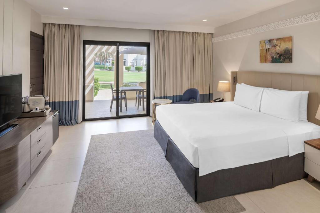 Postel nebo postele na pokoji v ubytování Radisson Blu Hotel & Resort, Al Ain