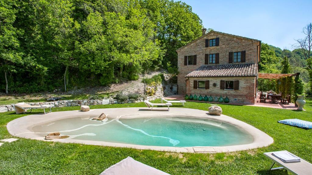 a large swimming pool in the yard of a house at CASA MELOGRANO 11&2, Emma Villas in Montefelcino