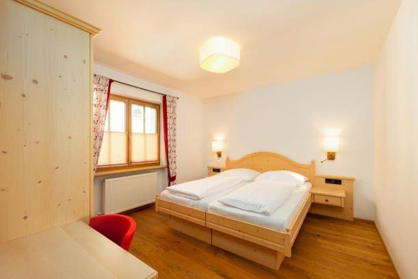 A bed or beds in a room at Hotel Heitzmann