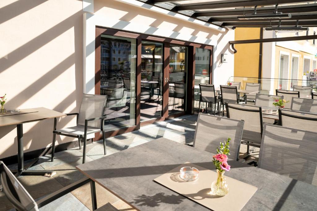 A restaurant or other place to eat at Hotel Heitzmann