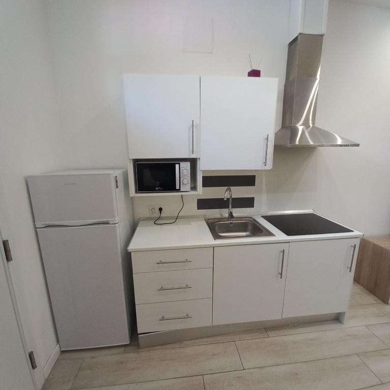 Kuchnia lub aneks kuchenny w obiekcie MÁLAGA VELARDE cENTER