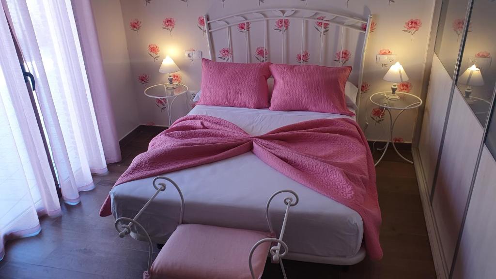 A bed or beds in a room at Amanece Monegrillo Apartamentos
