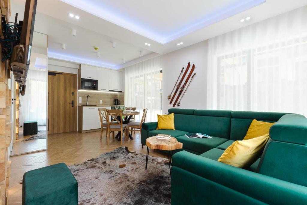 Kuchyňa alebo kuchynka v ubytovaní Apartamenty Modrzejewskiej Zakopane