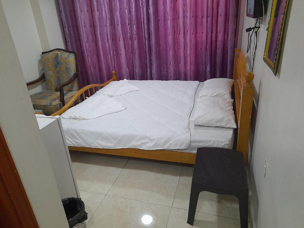 Säng eller sängar i ett rum på Farah Plaza Hostel &Hotel Apartments